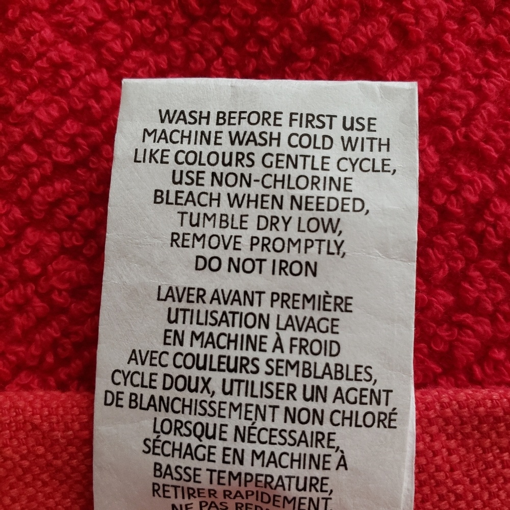 LACOSTE Bath Towels Set of 2 Red 30 x 52 NWT Towel - Picture 7 of 7